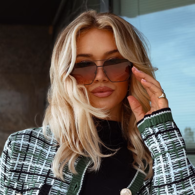 DIFF Berkely Black + Twilight Gradient Oversized Navigator Sunglasses - Image 5